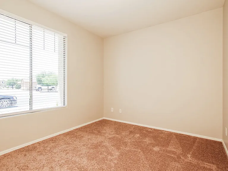 10866 W Chase Ln — Photo 12