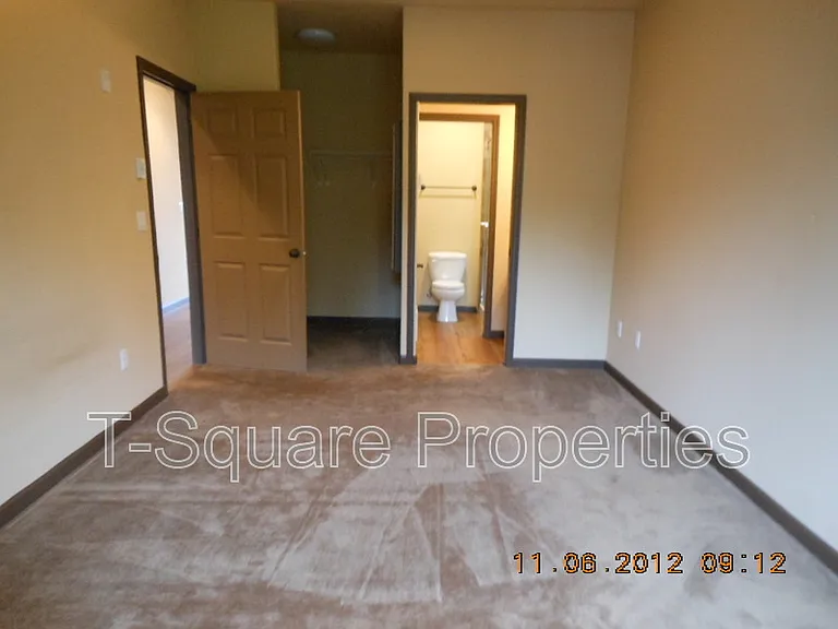 9505 NE 180th St #102 — Photo 7