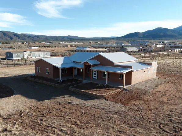 2 Ashley G Ln, Ranchos De Taos, NM 87557