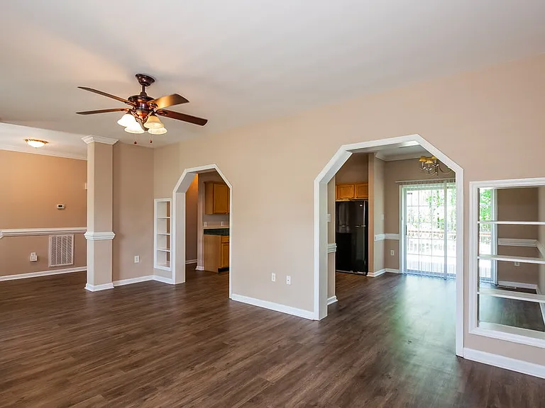 906 Houston Heights Rd — Photo 5