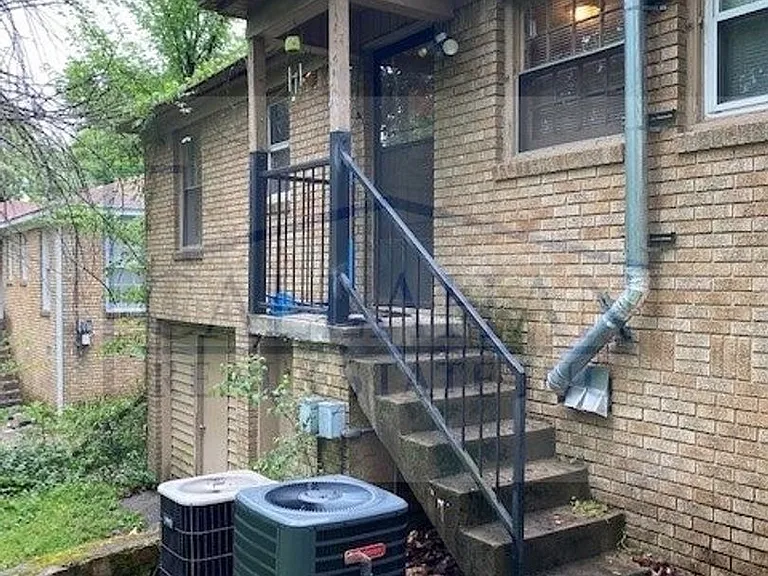 105 Delmar Ave — Photo 3