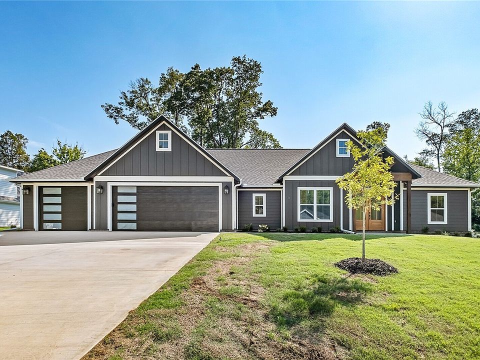 1st image of 9 Ellwood Cir