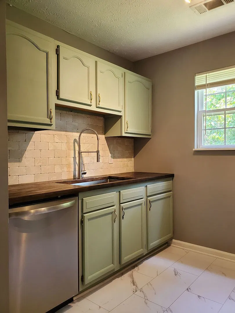 6 - Autumn Place 1610 Main — Photo 2