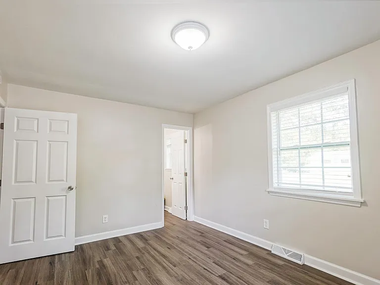 2106 Longleaf Dr — Photo 10