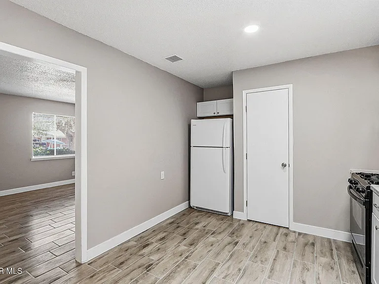 5704 Sage Ct — Photo 11