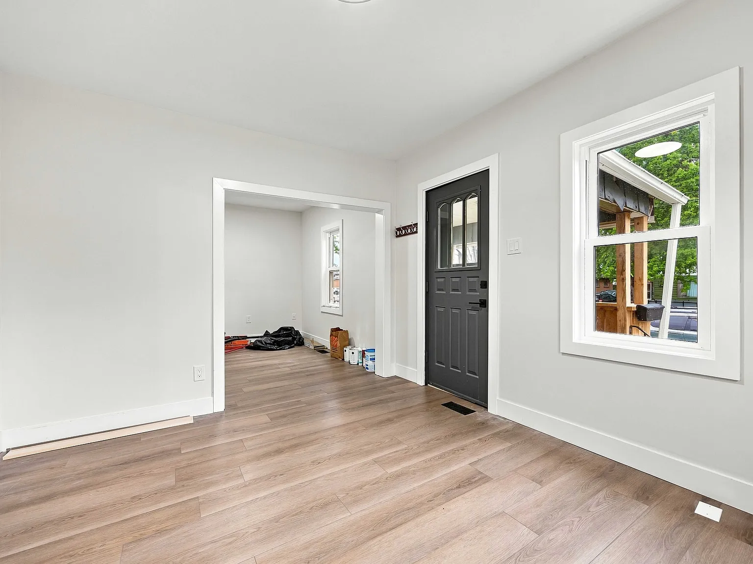 138 Sutton, Sarnia - - — Photo 3