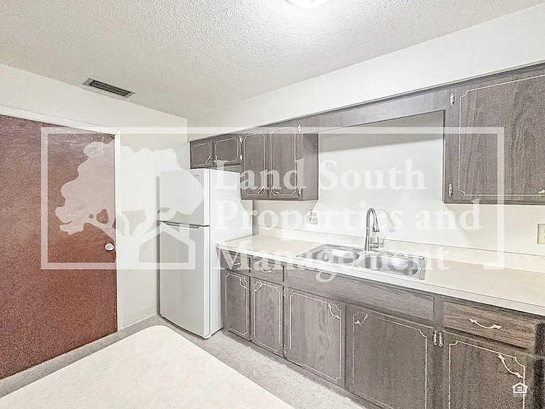 817 W Carole St #14 — Photo 7