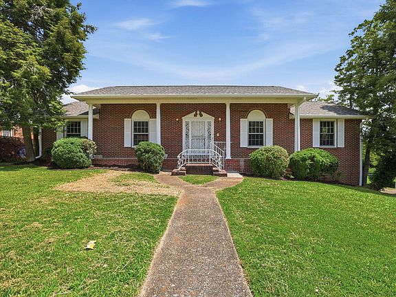 3rd image of 3833 Pin Oak Ter