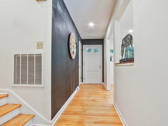 3rd image of 6424 Amhurst Rd