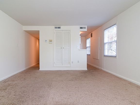 2016-10-31_Park Crescent Apartments-013