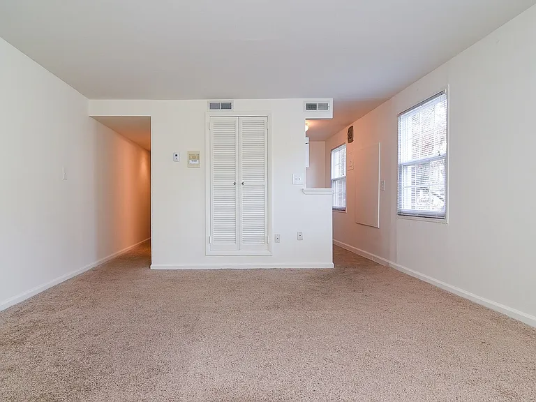 2016-10-31_Park Crescent Apartments-013