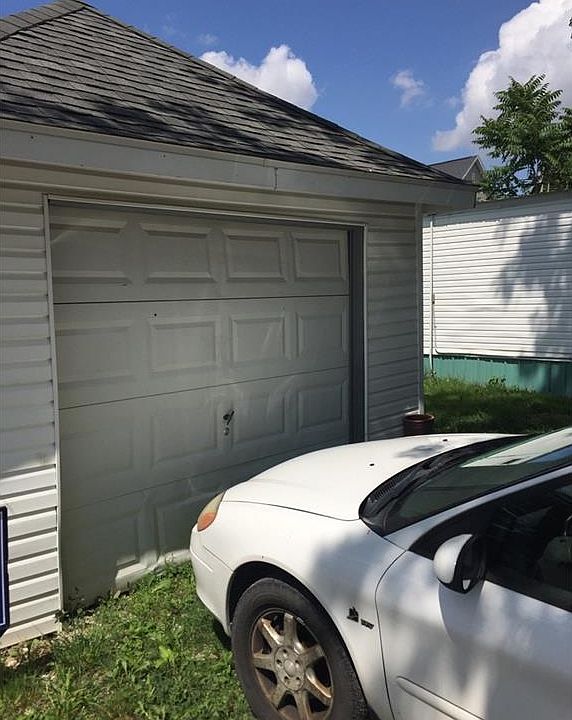 2nd image of 206 W Silver St #0