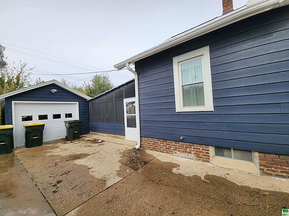 3rd image of 2637 S Glass St