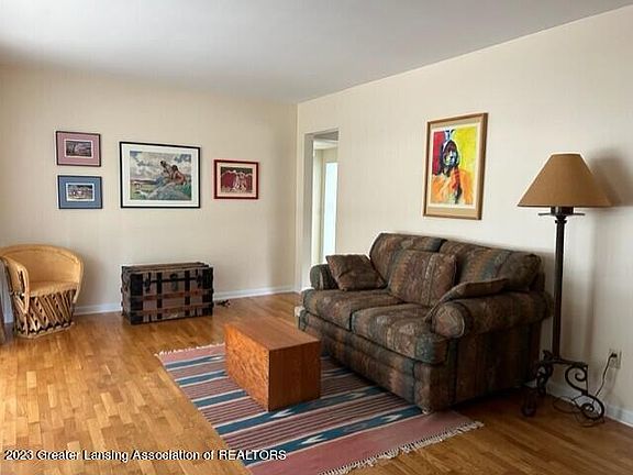 2nd image of 1858 Linden St