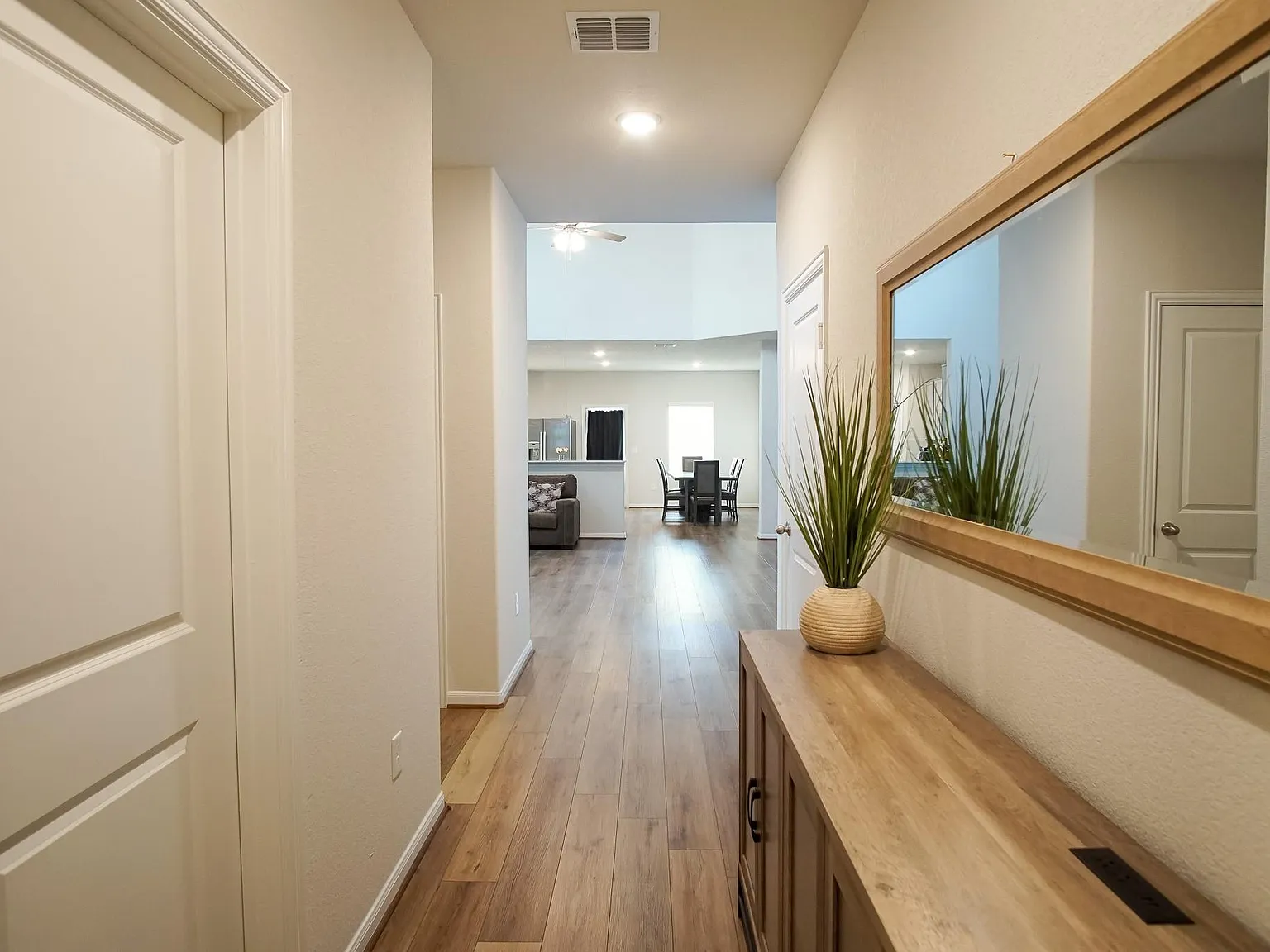 4 bed, 2.5 bath, 2507 sqft, $2,750 — Photo 2