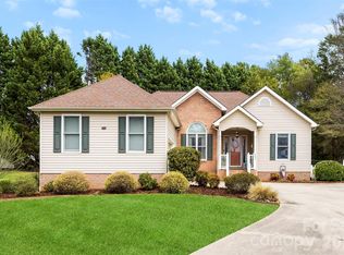 909 Blackburn Ct, Gastonia, NC 28056