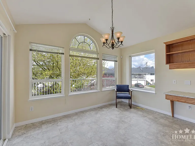 6375 187a St #UPPER HOUSE — Photo 12