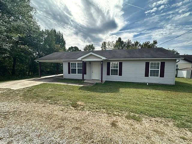 3 bed, 960 sqft, $850 — Photo 2