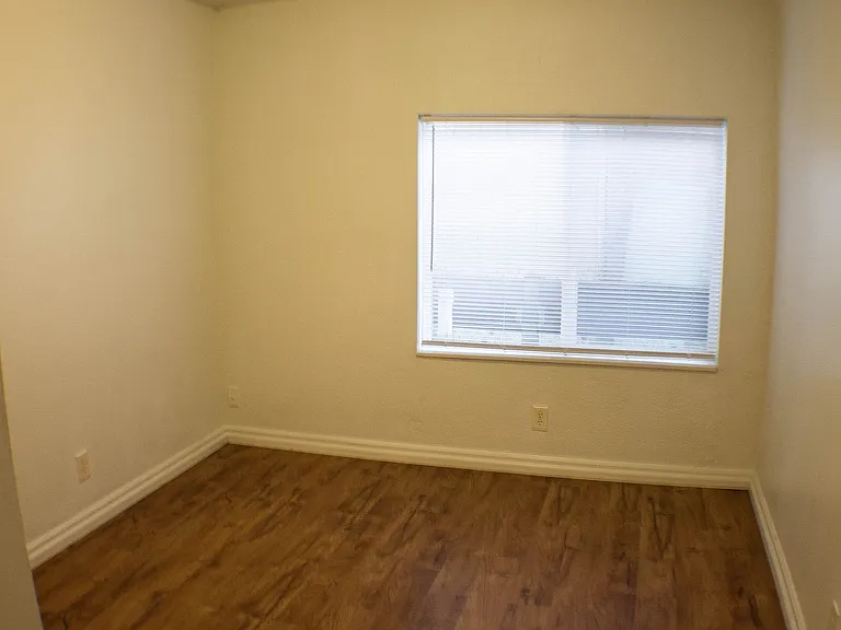 2217-2221 Lee St SE — Photo 9