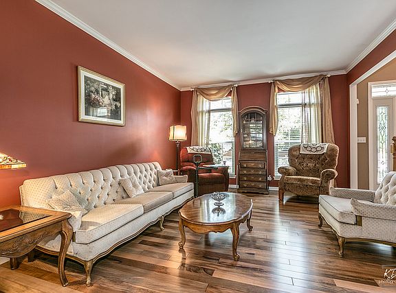 4th image of 2673 Barrington Dr E