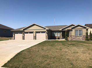 1907 5th Ave SE, Sioux Center, IA 51250
