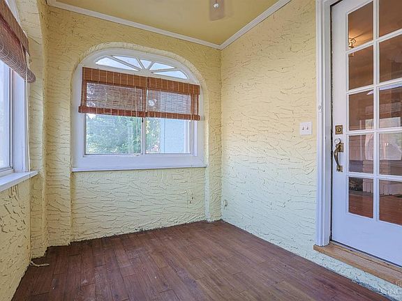 5th image of 3000 Mapleleaf Ave