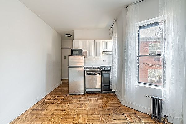 1st image of 715 E 5th St APT 2D