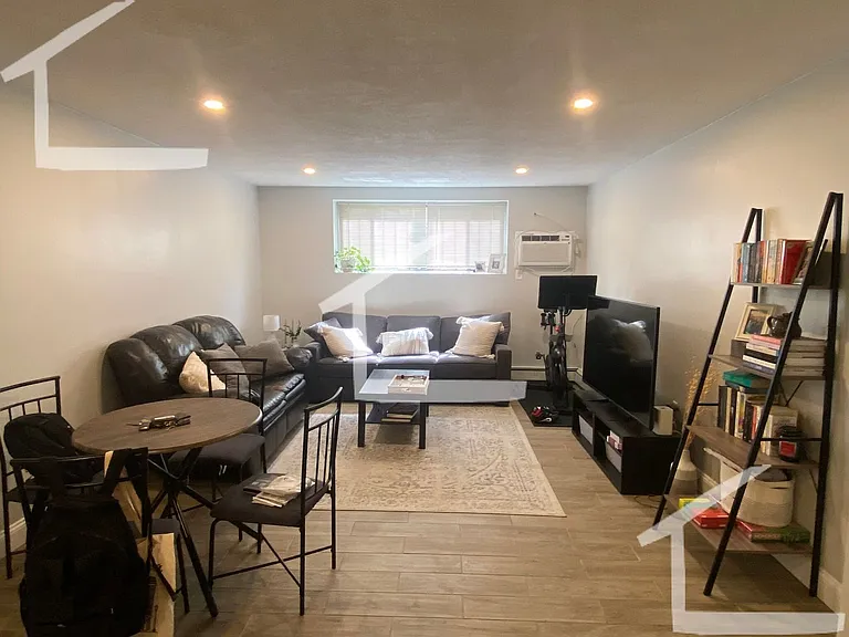 28 Brentwood St #1 — Photo 5