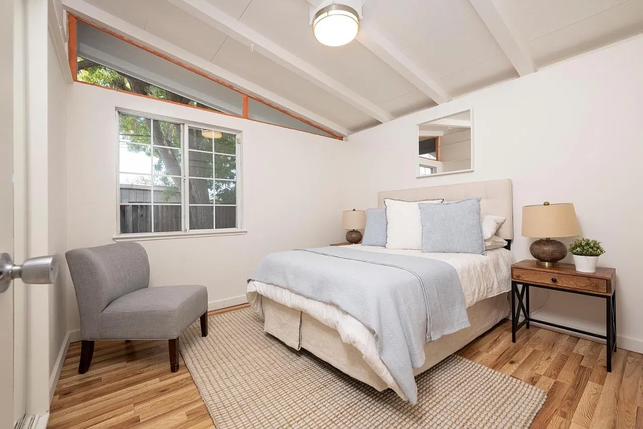 2 bed, 814 sqft, $3,800 — Photo 2