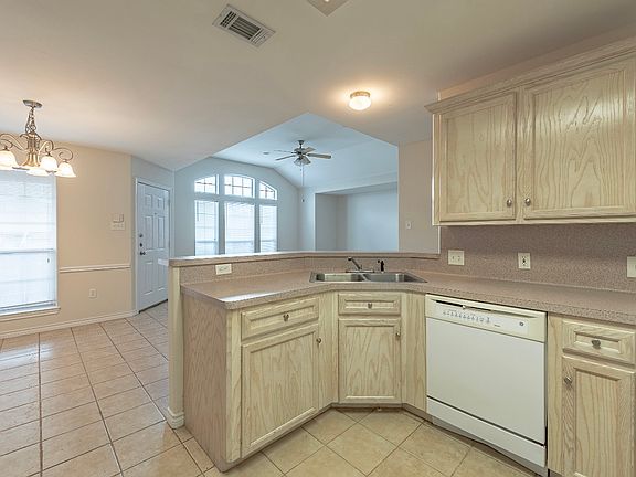 3rd image of 1006 Crepe Myrtle Ct