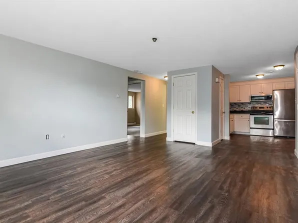 133 Creek St APT 8, Wrentham, MA 02093