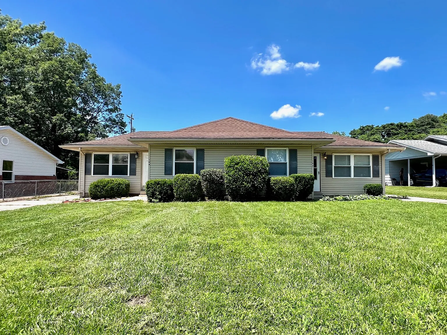 192 Liberty Dr photo 1