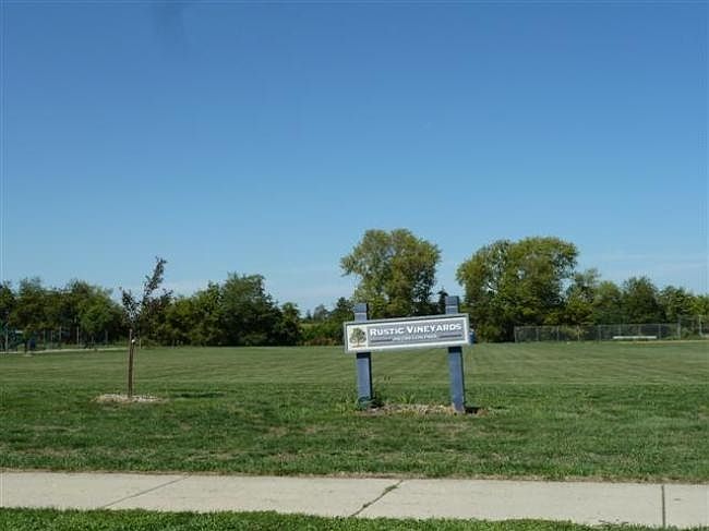 2nd image of 875 Violet Ln
