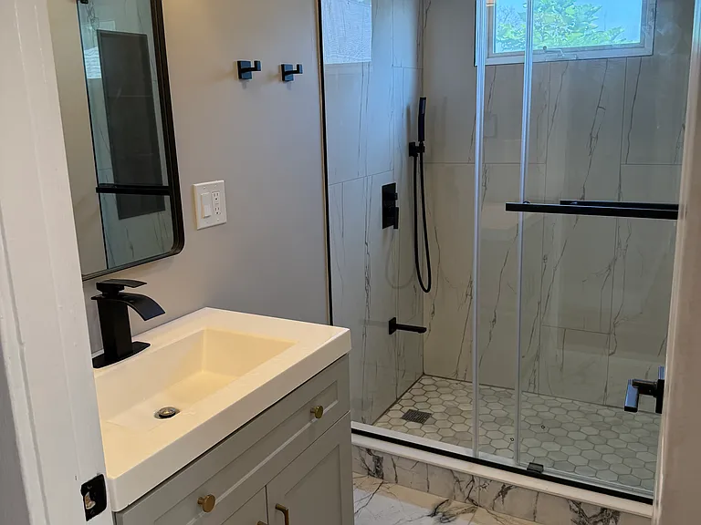 64 Rochambeau Ave #2 — Photo 12
