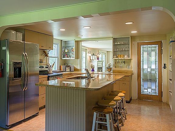 2nd image of 39 W Dorsey Ln