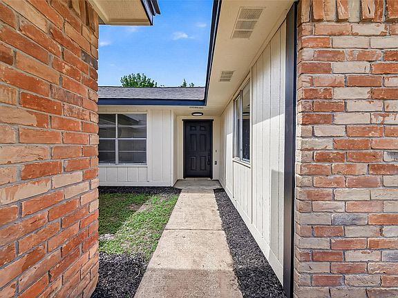 4th image of 15718 Wingdale Dr