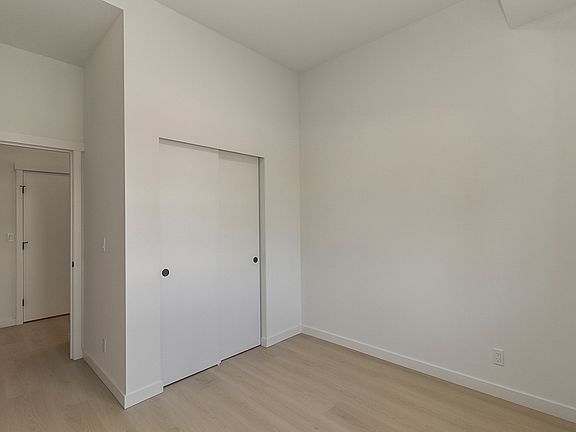5th image of 5655 31st Ave SW #B