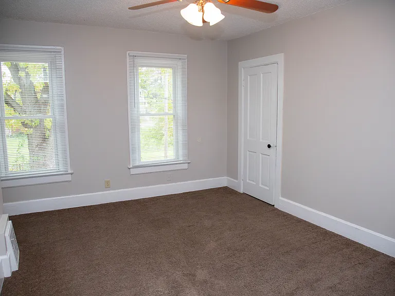 955 N Booth St — Photo 11