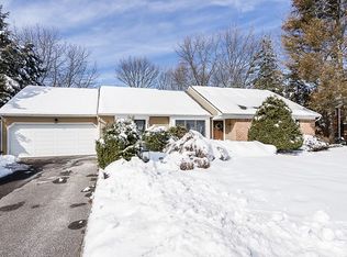 25 Oak Meadow Rd, Commack, NY 11725