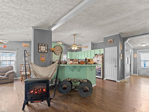 4th image of 928 S Broadway St