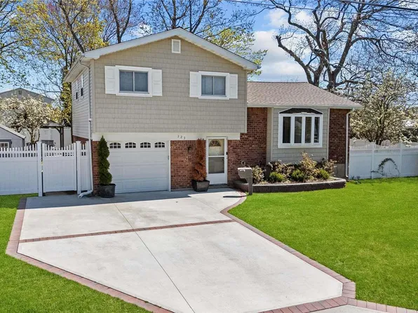 323 W 20th Street, Deer Park, NY 11729
