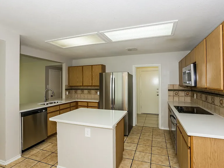 629 Gibson St — Photo 8