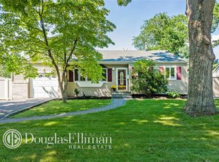 21 Fenwood Rd, Huntington Station, NY 11746