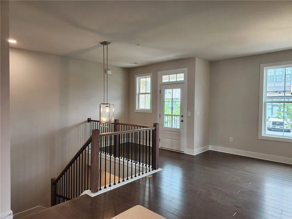 3 bed, 3.5 bath, 2826 sqft, $3,000 — Photo 3