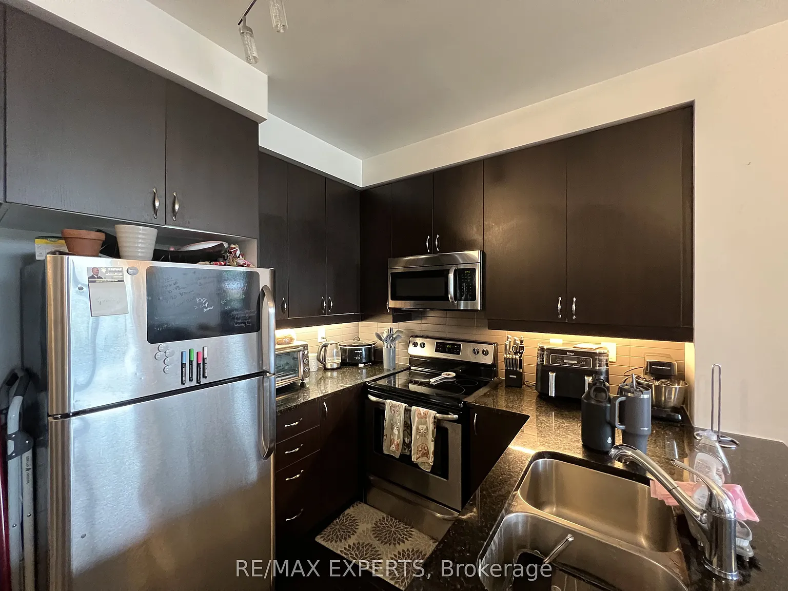 IQ Condos — Photo 2