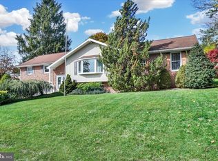 595 Flora Ln, York, PA 17403