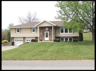 911 Rustic Dr, Macon, MO 63552