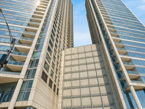 600 N Lake Shore Dr APT 2408, Chicago, IL 60611