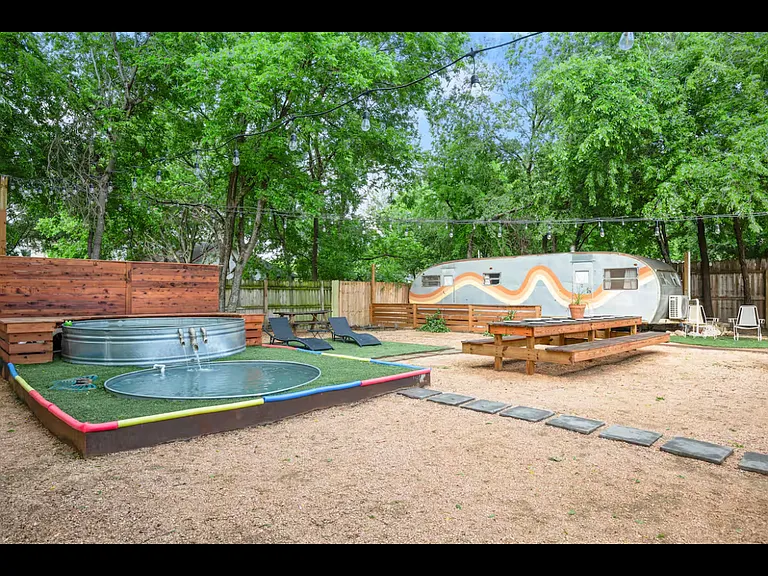 413 Normandy St — Photo 26