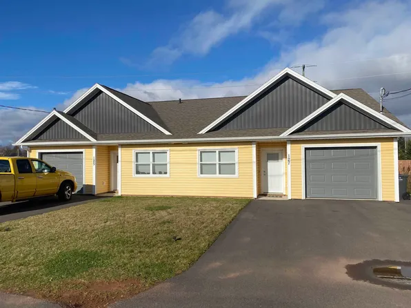 125 Oak Dr, Charlottetown, PE C1A 6T4